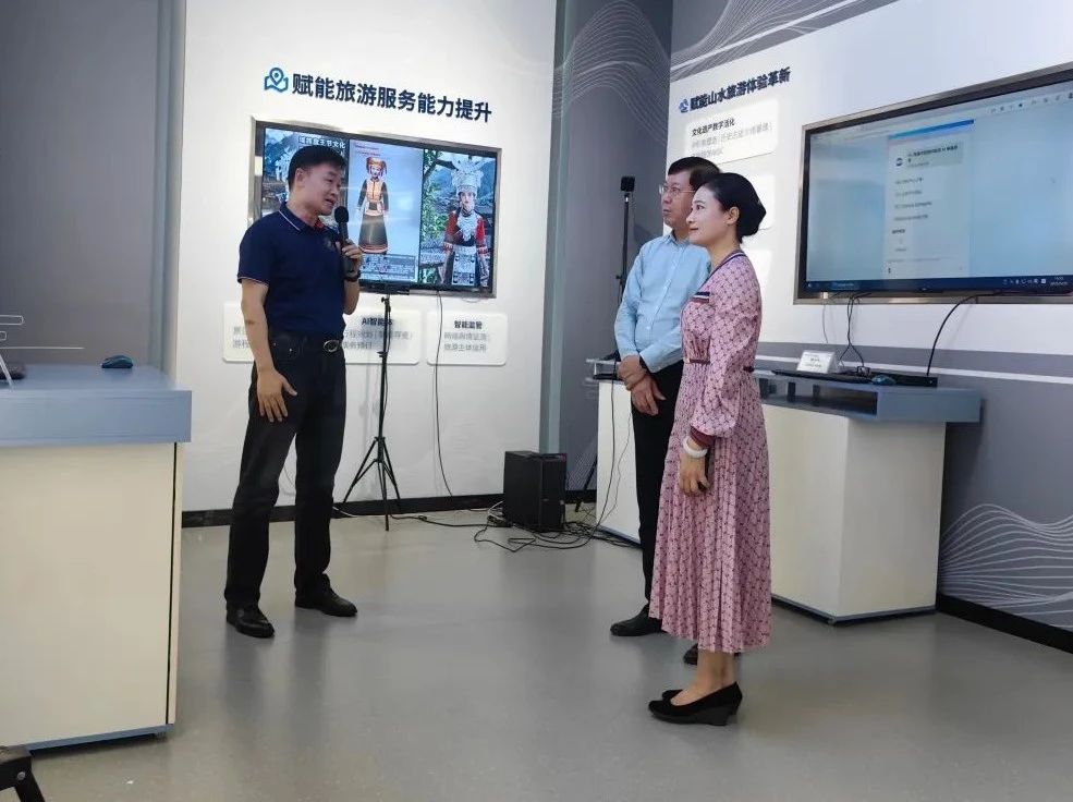 韦朝晖带队赴桂林调研电子产品产业发展情况